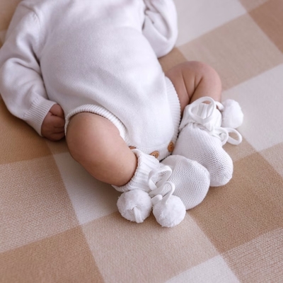 Y-Z Custom Design Unisex Baby Booties Breathable Cotton Knitted Soft Shoes with Pom Pom Cute Newborn Booties Pack of 200 Pairs