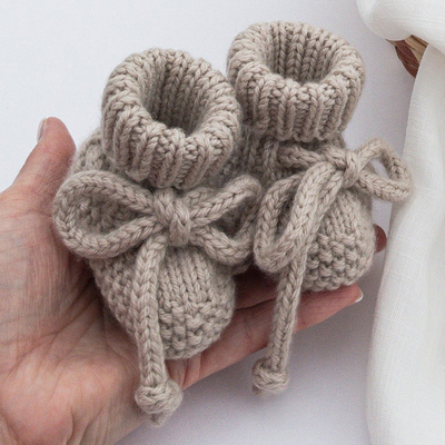Y-Z Custom Logo Design Hand Knitted Crochet Home Newborn Girl Shoes Baby Booties for Baby Girls
