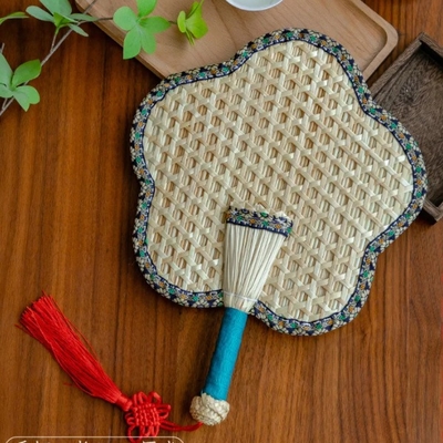 Y-Z Handmade Woven Palm-leaf Reed Cattail Leaf Fan Portable Tassel Summer Farmhouse Hand Fan